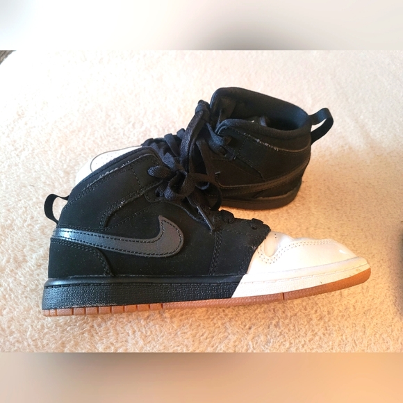 Air Jordan 1 Mid SE - Picture 4 of 8